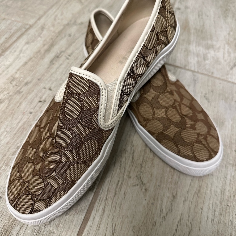COACH women’s Chrissy style, signature logo Slip-On Canvas Shoes, size 10